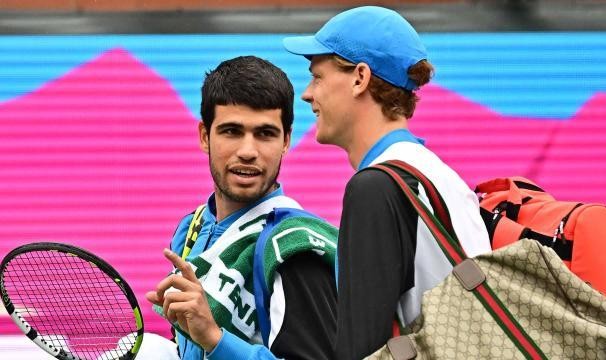 张奔斗：辛纳阿卡的青春风暴，残酷又美好