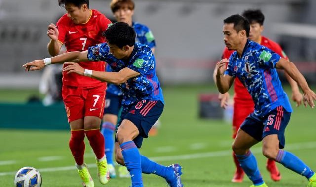 狗子28app下载-张琳芃伤退蒋光太状态差 如此防线已成国足大问题